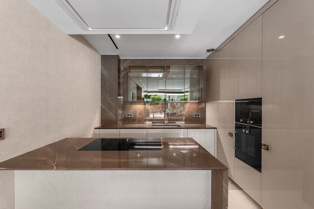 4 sypialnia Apartament na sprzedaż w Golden Mile, Marbella z basenem garażem - 4 500 000 € (Ref: 10065497)