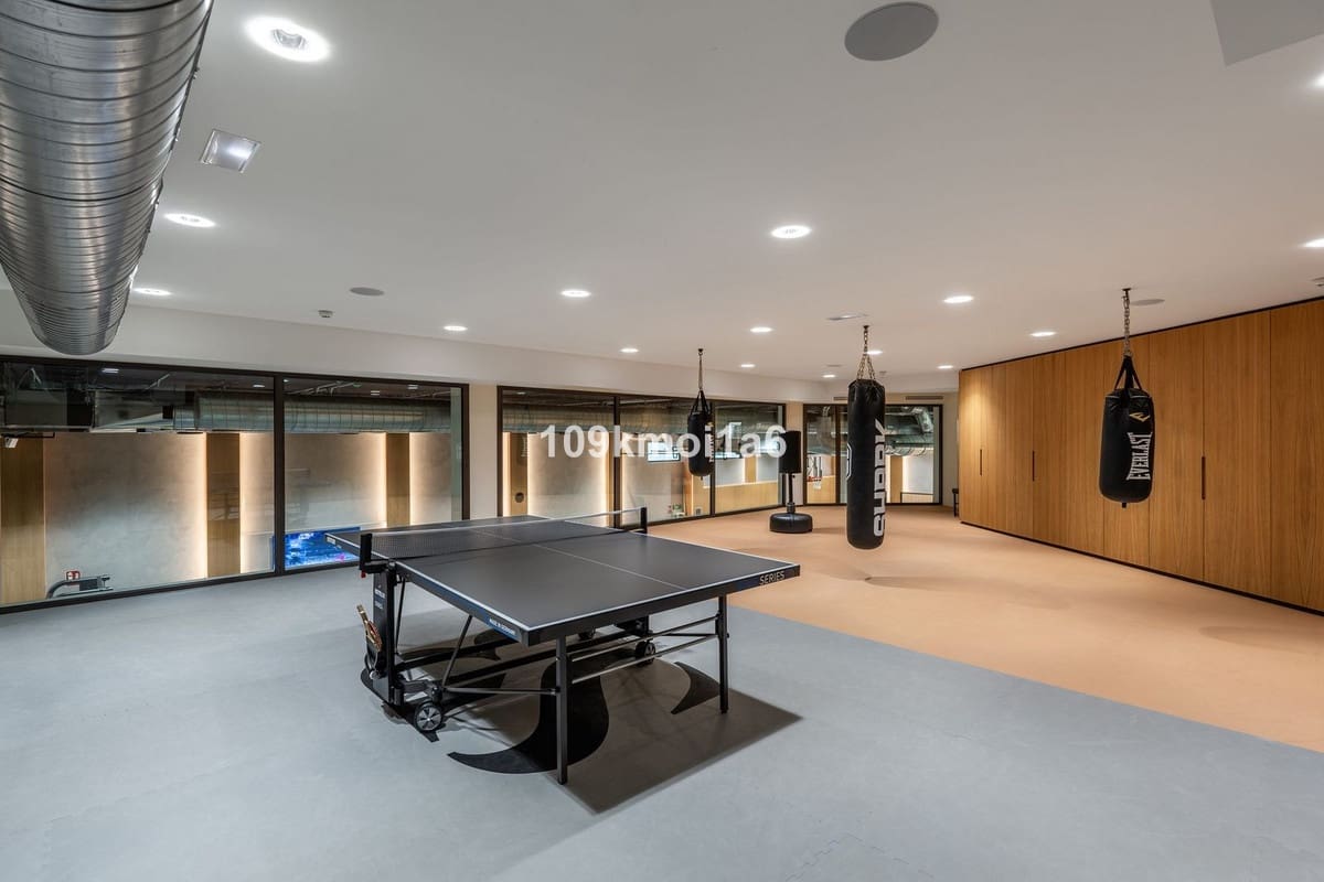4 soveværelse Lejlighed til salg i Golden Mile med swimmingpool garage - € 4.500.000 (Ref: 10065497)