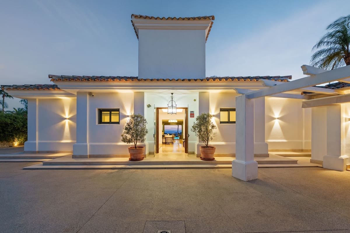 4 sovrum Villa till salu i Nueva Andalucia med pool - 4 390 000 € (Ref: 10065499)
