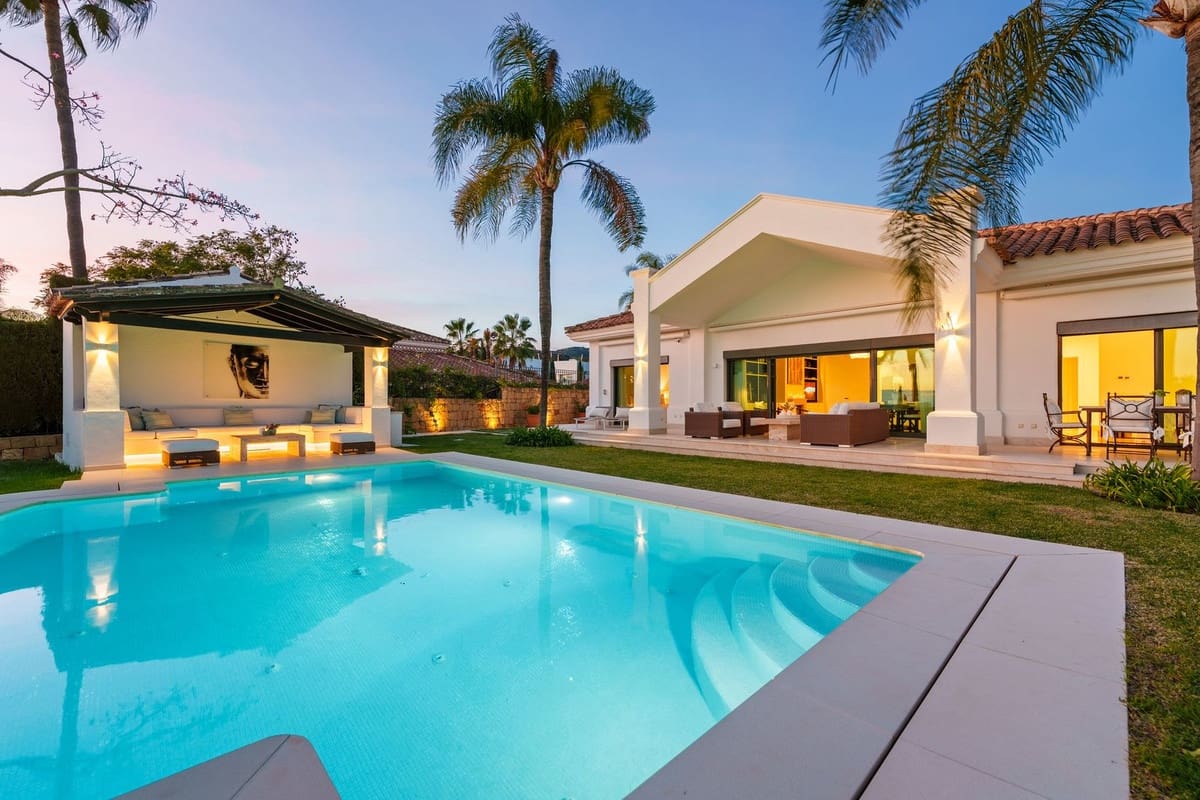 4 sovrum Villa till salu i Nueva Andalucia med pool - 4 390 000 € (Ref: 10065499)