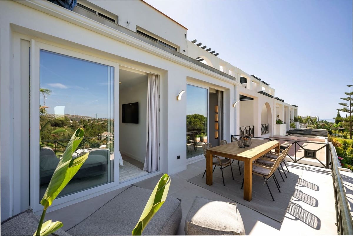 3 slaapkamer Appartement te koop in La Quinta met zwembad - € 720.000 (Ref: 10065500)