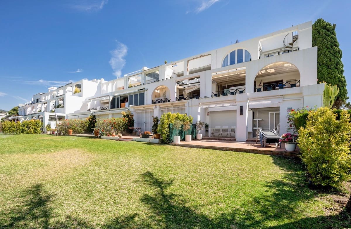 3 slaapkamer Appartement te koop in La Quinta met zwembad - € 720.000 (Ref: 10065500)