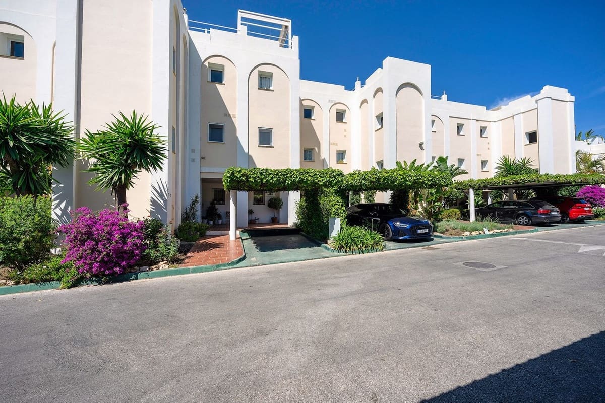 3 slaapkamer Appartement te koop in La Quinta met zwembad - € 720.000 (Ref: 10065500)