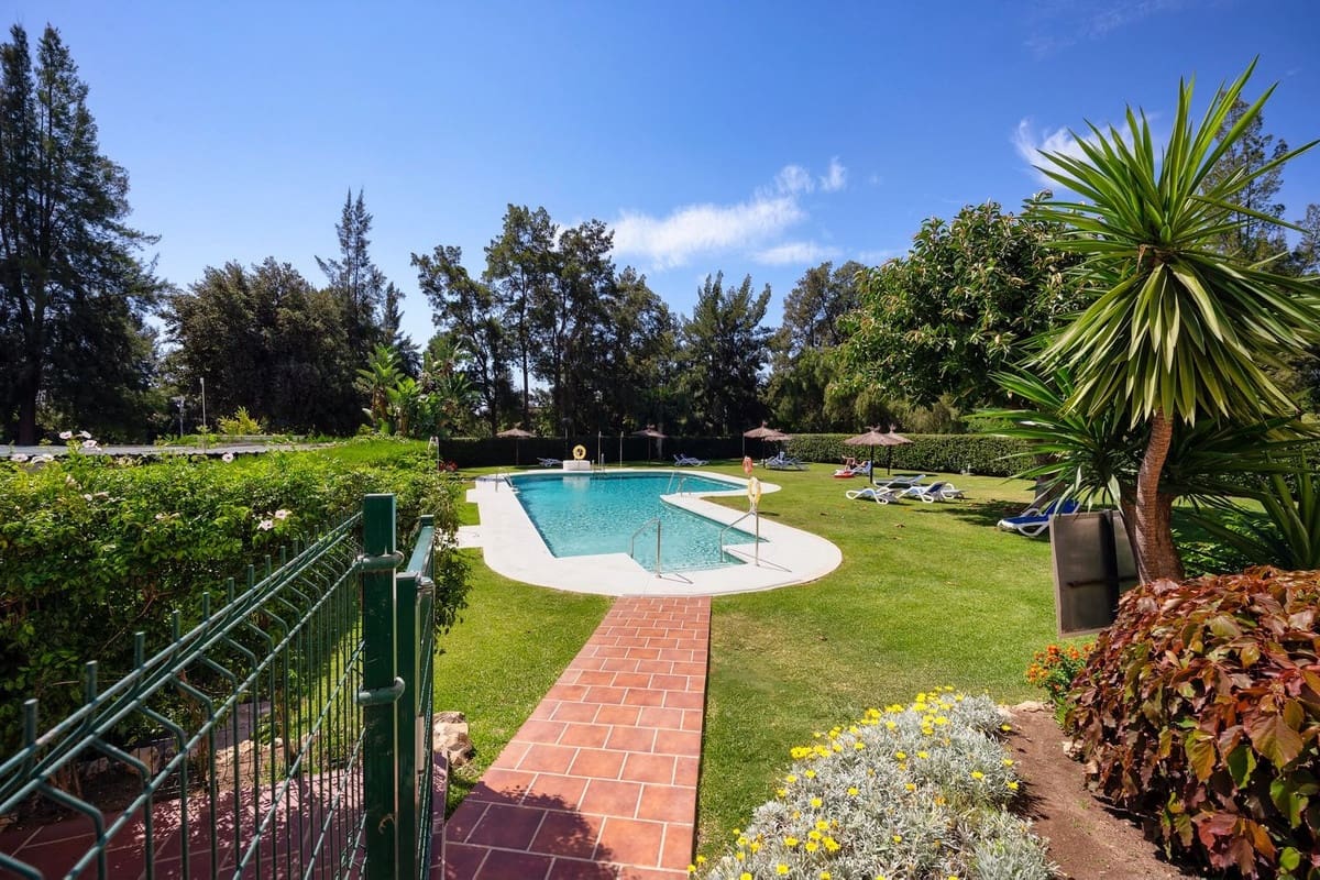 3 slaapkamer Appartement te koop in La Quinta met zwembad - € 720.000 (Ref: 10065500)