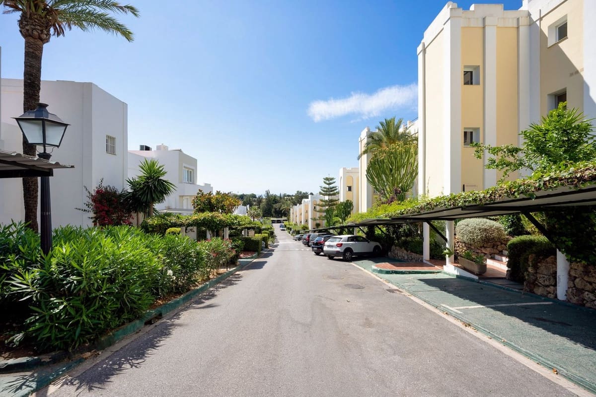 3 slaapkamer Appartement te koop in La Quinta met zwembad - € 720.000 (Ref: 10065500)