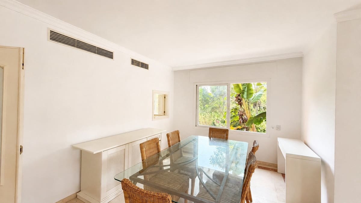 4 Zimmer Apartment zu verkaufen in Estepona mit Pool Garage - 1.300.000 € (Ref: 10065502)
