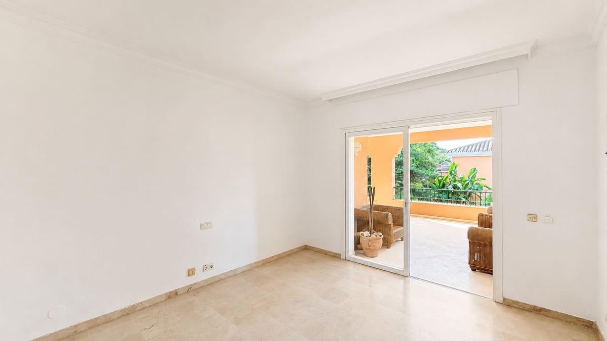 4 Zimmer Apartment zu verkaufen in Estepona mit Pool Garage - 1.300.000 € (Ref: 10065502)