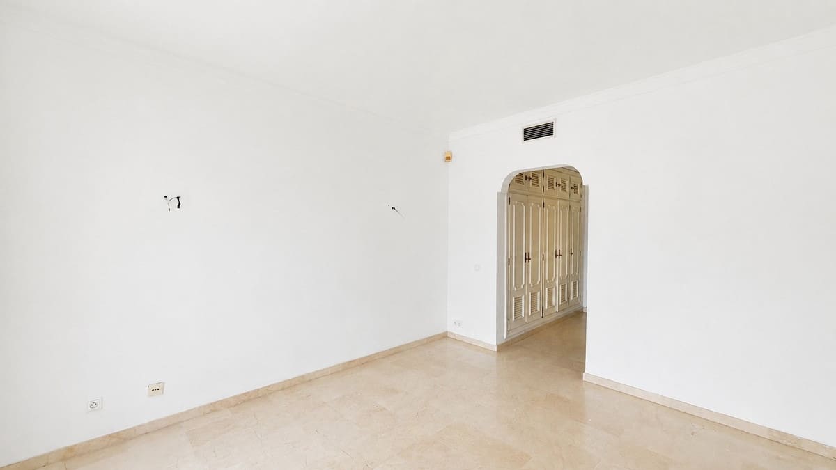 4 Zimmer Apartment zu verkaufen in Estepona mit Pool Garage - 1.300.000 € (Ref: 10065502)