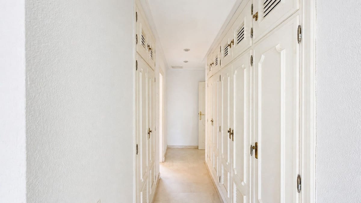 4 Zimmer Apartment zu verkaufen in Estepona mit Pool Garage - 1.300.000 € (Ref: 10065502)