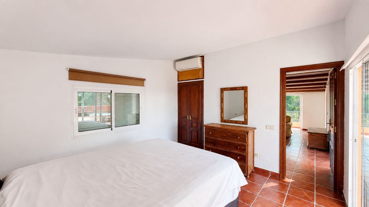 4 Zimmer Apartment zu verkaufen in Estepona mit Pool Garage - 1.300.000 € (Ref: 10065502)