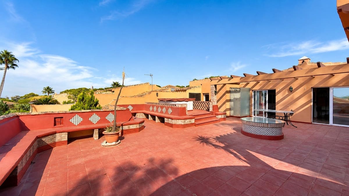 4 Zimmer Apartment zu verkaufen in Estepona mit Pool Garage - 1.300.000 € (Ref: 10065502)