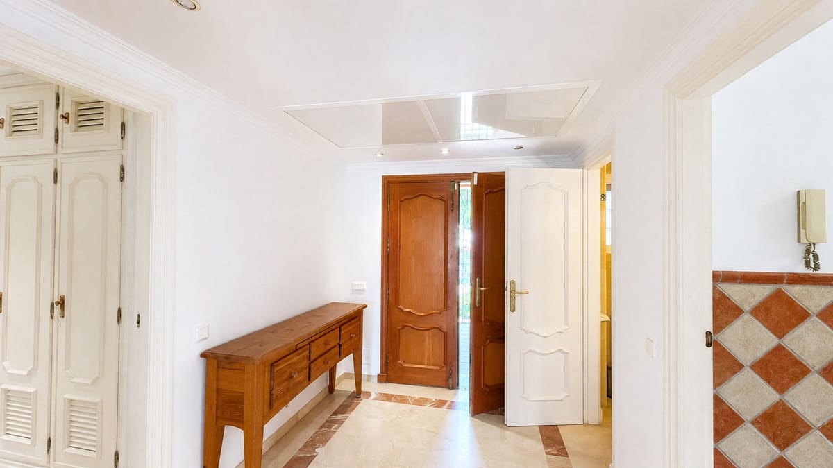 4 Zimmer Apartment zu verkaufen in Estepona mit Pool Garage - 1.300.000 € (Ref: 10065502)