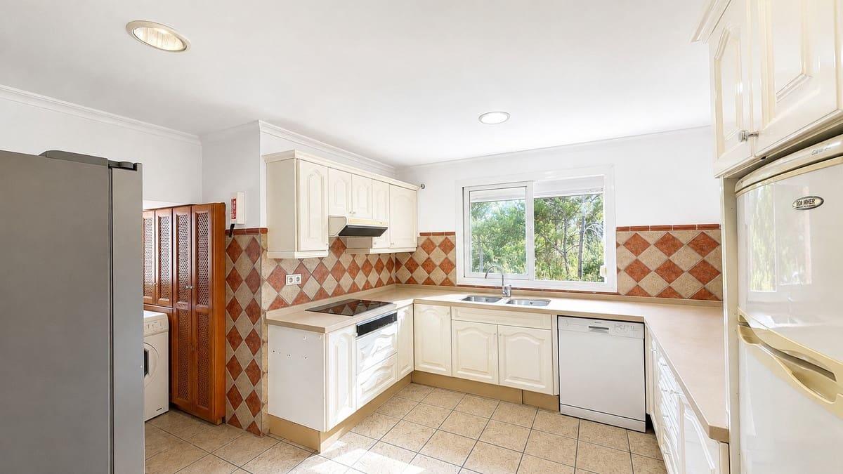 4 Zimmer Apartment zu verkaufen in Estepona mit Pool Garage - 1.300.000 € (Ref: 10065502)