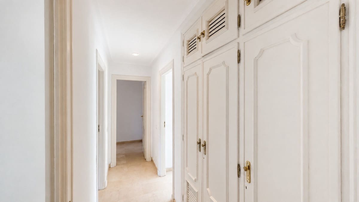 4 Zimmer Apartment zu verkaufen in Estepona mit Pool Garage - 1.300.000 € (Ref: 10065502)