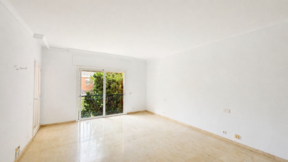 4 Zimmer Apartment zu verkaufen in Estepona mit Pool Garage - 1.300.000 € (Ref: 10065502)