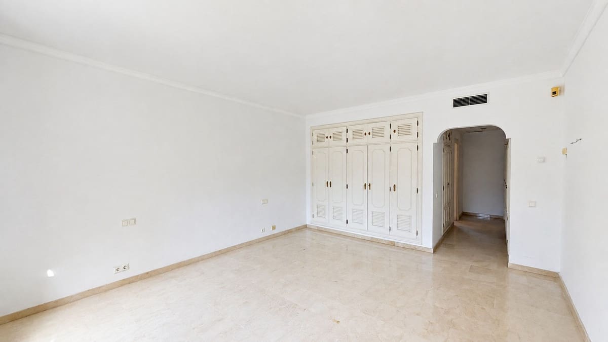 4 Zimmer Apartment zu verkaufen in Estepona mit Pool Garage - 1.300.000 € (Ref: 10065502)