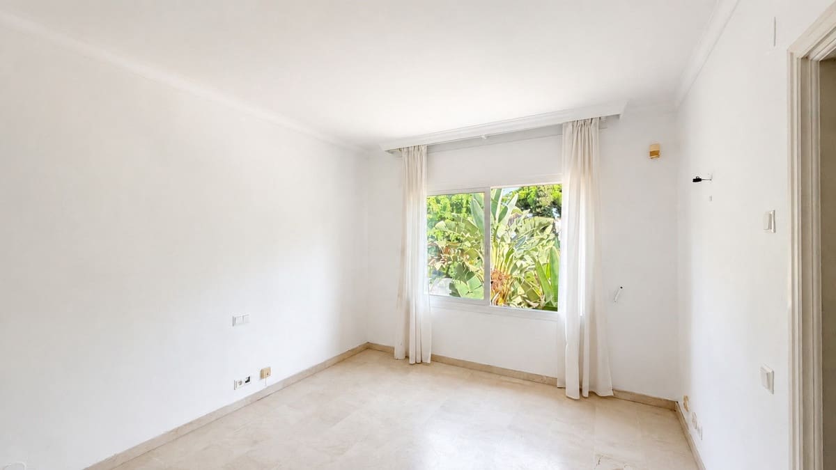 4 Zimmer Apartment zu verkaufen in Estepona mit Pool Garage - 1.300.000 € (Ref: 10065502)