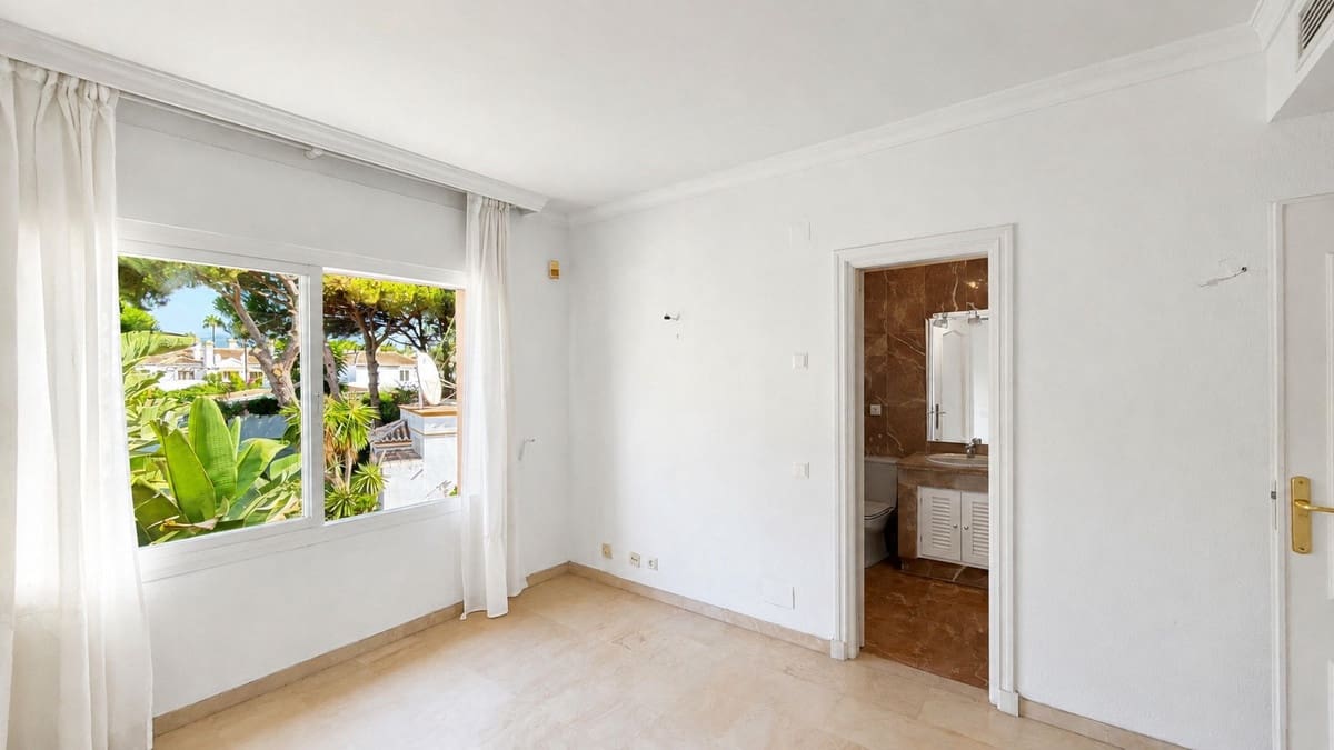 4 Zimmer Apartment zu verkaufen in Estepona mit Pool Garage - 1.300.000 € (Ref: 10065502)