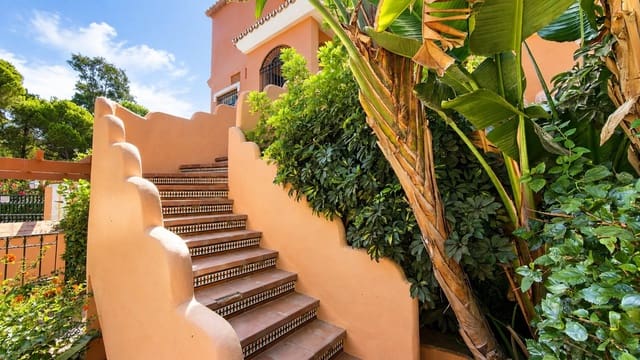 4 Zimmer Apartment zu verkaufen in Estepona mit Pool Garage - 1.300.000 € (Ref: 10065502)