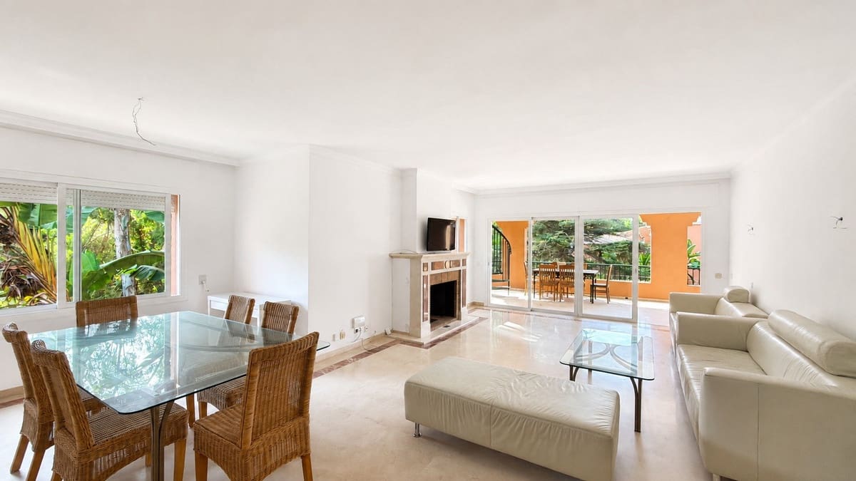 4 Zimmer Apartment zu verkaufen in Estepona mit Pool Garage - 1.300.000 € (Ref: 10065502)