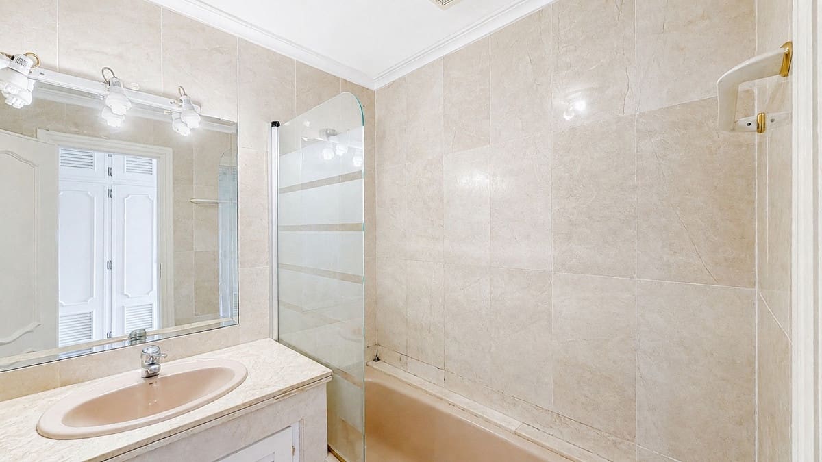 4 Zimmer Apartment zu verkaufen in Estepona mit Pool Garage - 1.300.000 € (Ref: 10065502)