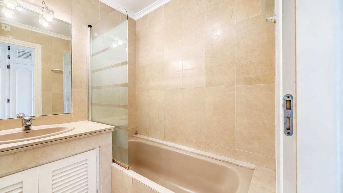 4 Zimmer Apartment zu verkaufen in Estepona mit Pool Garage - 1.300.000 € (Ref: 10065502)