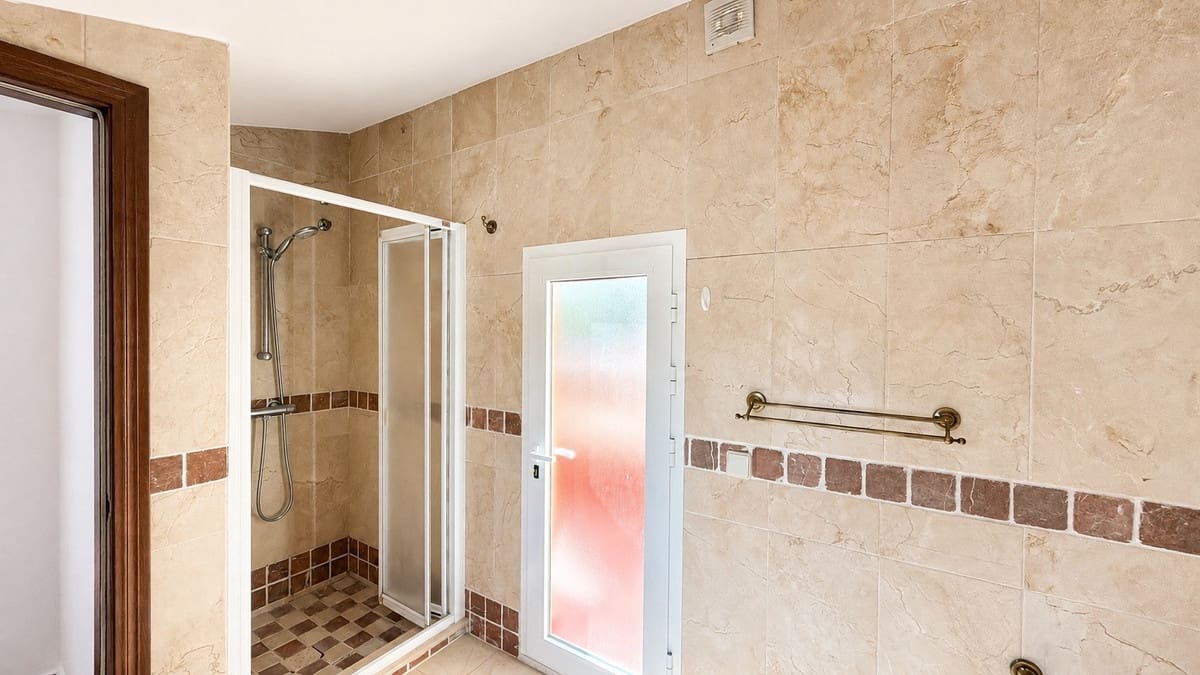 4 Zimmer Apartment zu verkaufen in Estepona mit Pool Garage - 1.300.000 € (Ref: 10065502)