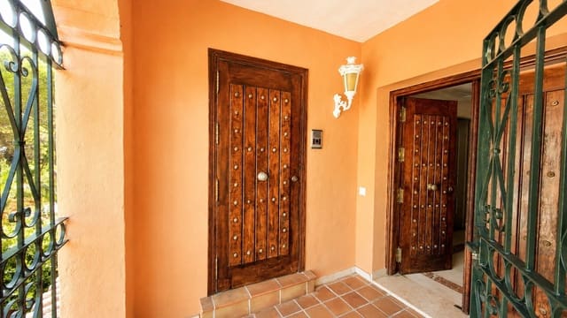 4 Zimmer Apartment zu verkaufen in Estepona mit Pool Garage - 1.300.000 € (Ref: 10065502)