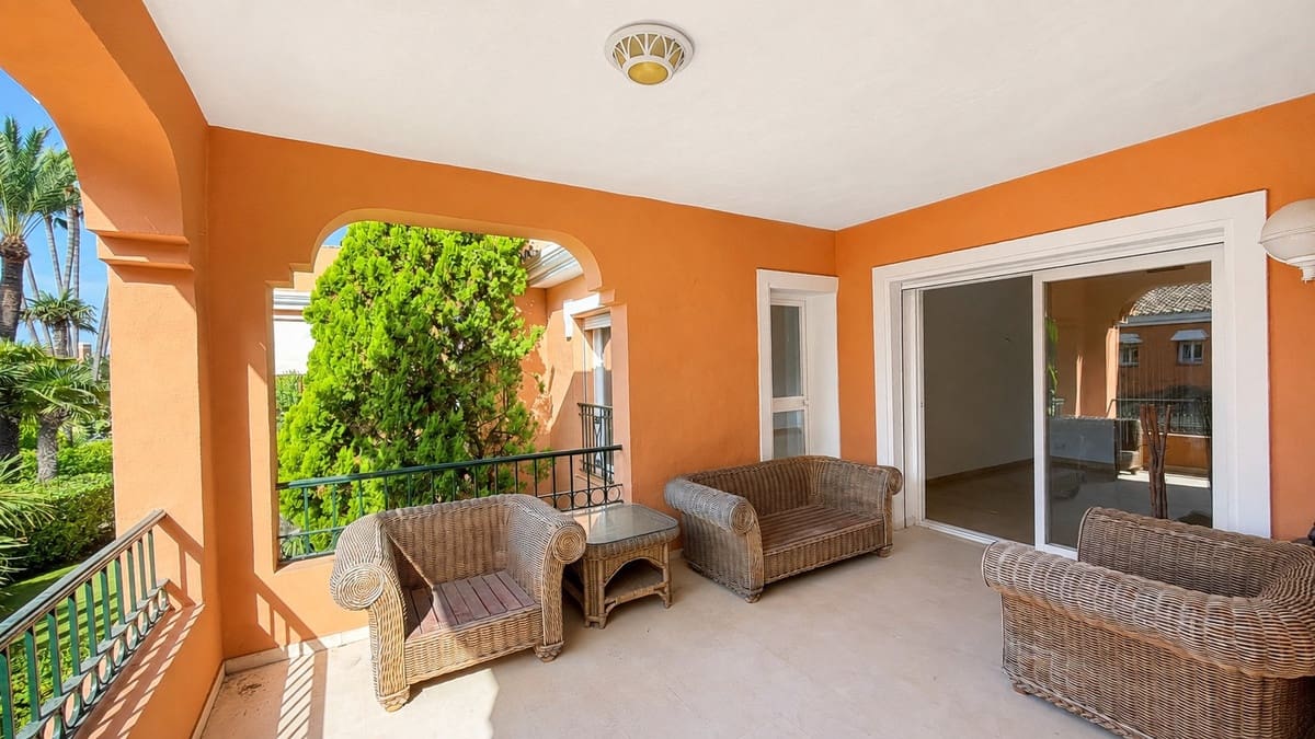4 Zimmer Apartment zu verkaufen in Estepona mit Pool Garage - 1.300.000 € (Ref: 10065502)