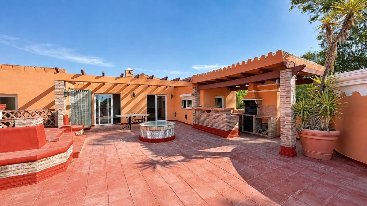 4 Zimmer Apartment zu verkaufen in Estepona mit Pool Garage - 1.300.000 € (Ref: 10065502)
