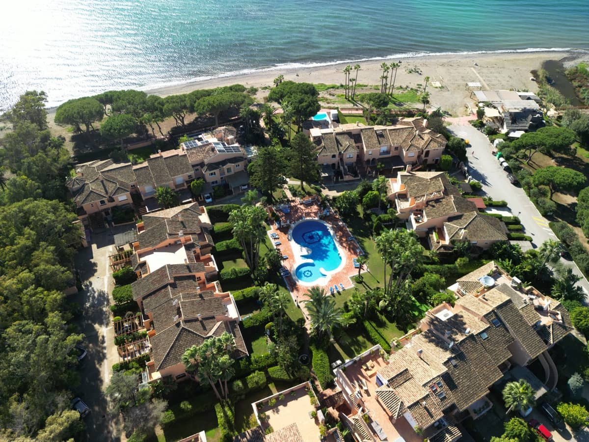 4 Zimmer Apartment zu verkaufen in Estepona mit Pool Garage - 1.300.000 € (Ref: 10065502)