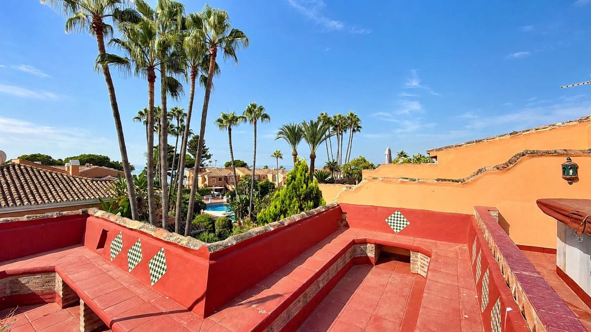4 Zimmer Apartment zu verkaufen in Estepona mit Pool Garage - 1.300.000 € (Ref: 10065502)