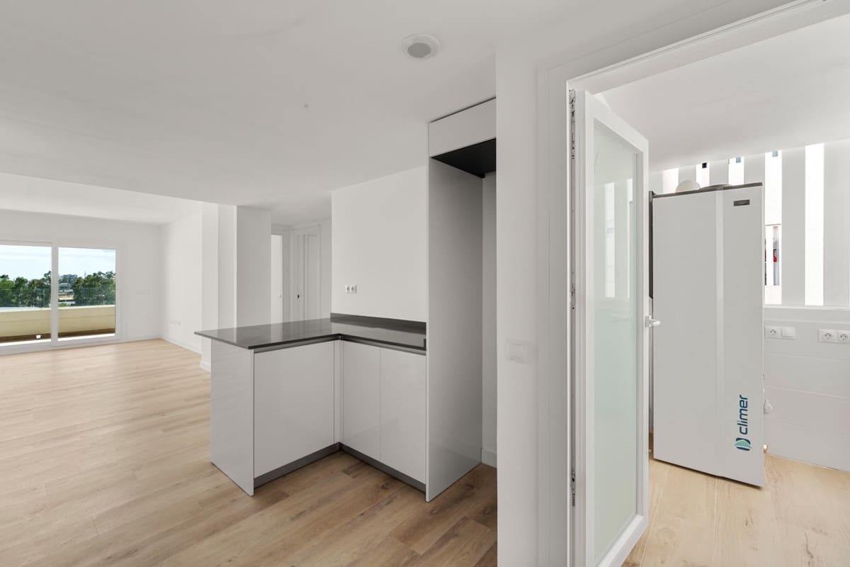 Apartamento de 3 habitaciones en Marbella en venta con piscina - 675.000 € (Ref: 10065504)