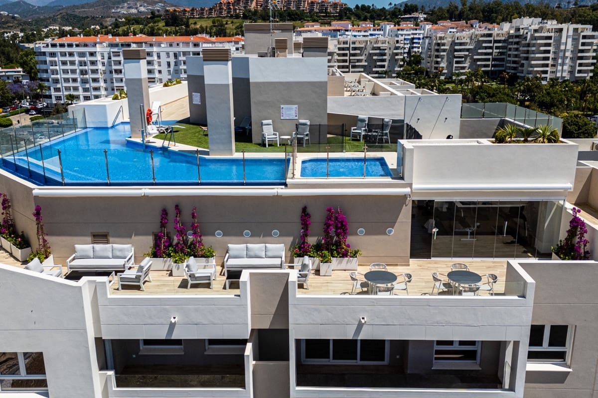Apartamento de 3 habitaciones en Marbella en venta con piscina - 675.000 € (Ref: 10065504)