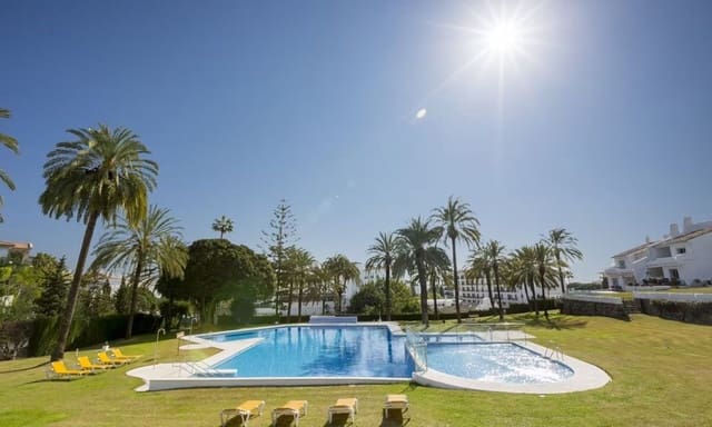 2 bedroom Apartment for sale in Nueva Andalucia, Marbella with pool - € 649,000 (Ref: 10065506)