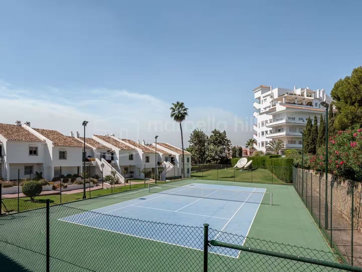 2 bedroom Apartment for sale in Nueva Andalucia with pool - € 649,000 (Ref: 10065506)