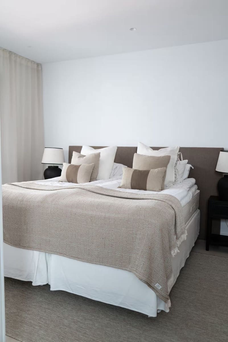 2 bedroom Apartment for sale in Nueva Andalucia with pool - € 649,000 (Ref: 10065506)