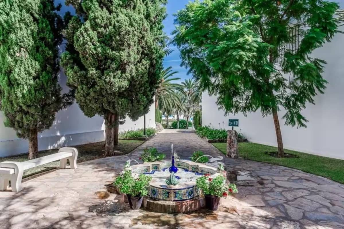 2 bedroom Apartment for sale in Nueva Andalucia with pool - € 649,000 (Ref: 10065506)