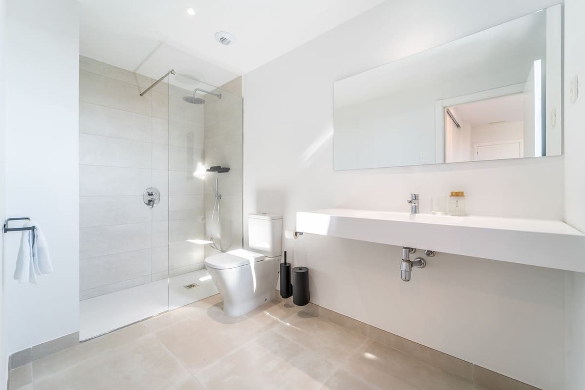 4 bedroom Apartment for sale in Benalmadena with pool garage - € 899,000 (Ref: 10082225)