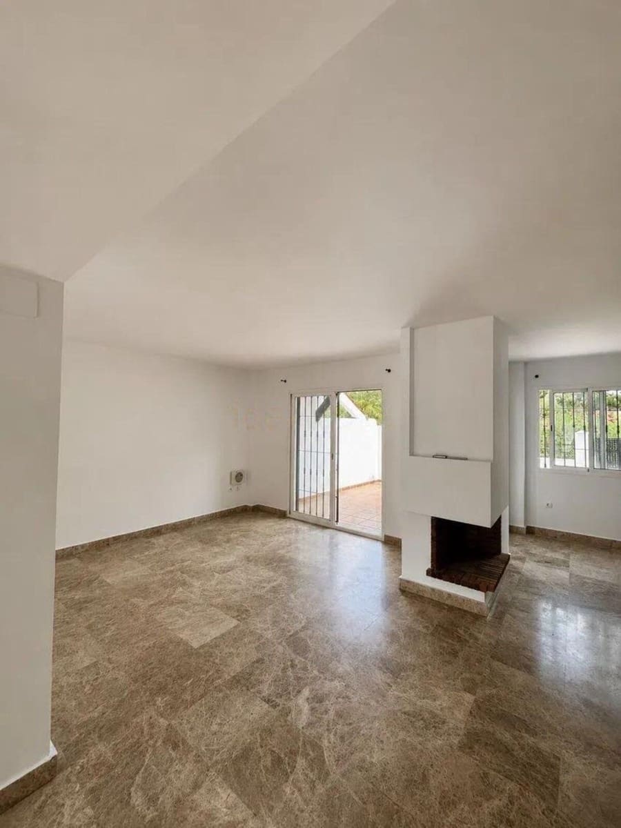 3 quarto Casa em Banda para venda em Nueva Andalucia com piscina garagem - 635 000 € (Ref: 10082226)