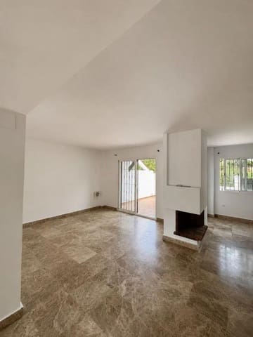 3 quarto Casa em Banda para venda em Nueva Andalucia, Marbella com piscina garagem - 635 000 € (Ref: 10082226)