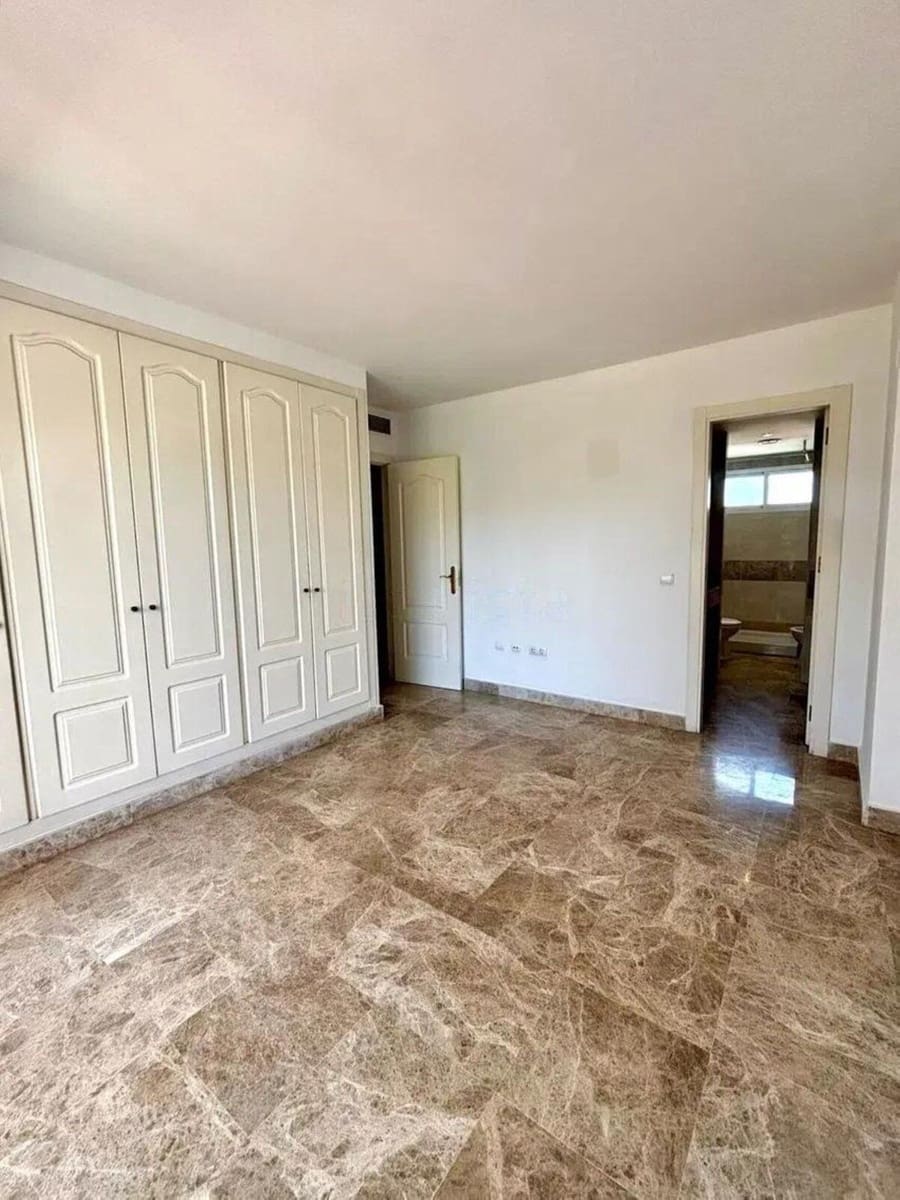 3 quarto Casa em Banda para venda em Nueva Andalucia com piscina garagem - 635 000 € (Ref: 10082226)