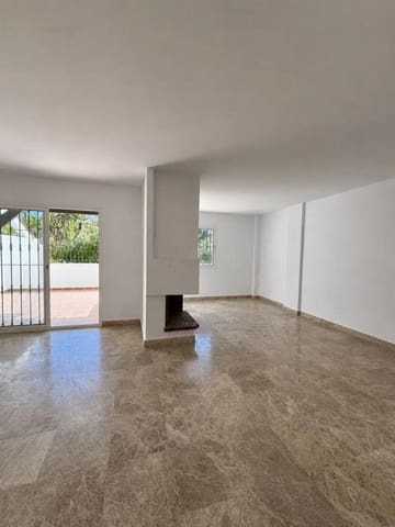 3 quarto Casa em Banda para venda em Nueva Andalucia, Marbella com piscina garagem - 635 000 € (Ref: 10082226)