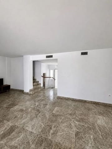 3 quarto Casa em Banda para venda em Nueva Andalucia, Marbella com piscina garagem - 635 000 € (Ref: 10082226)