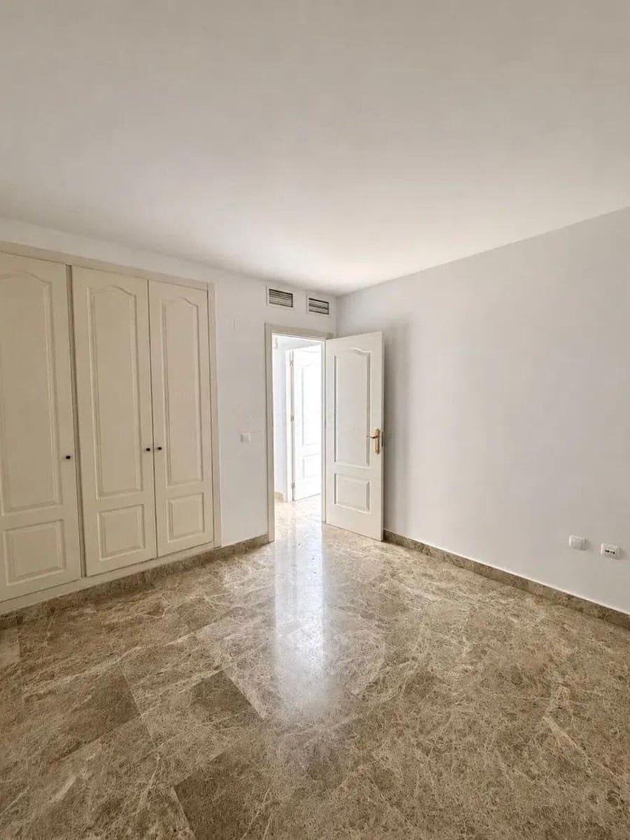 3 quarto Casa em Banda para venda em Nueva Andalucia com piscina garagem - 635 000 € (Ref: 10082226)