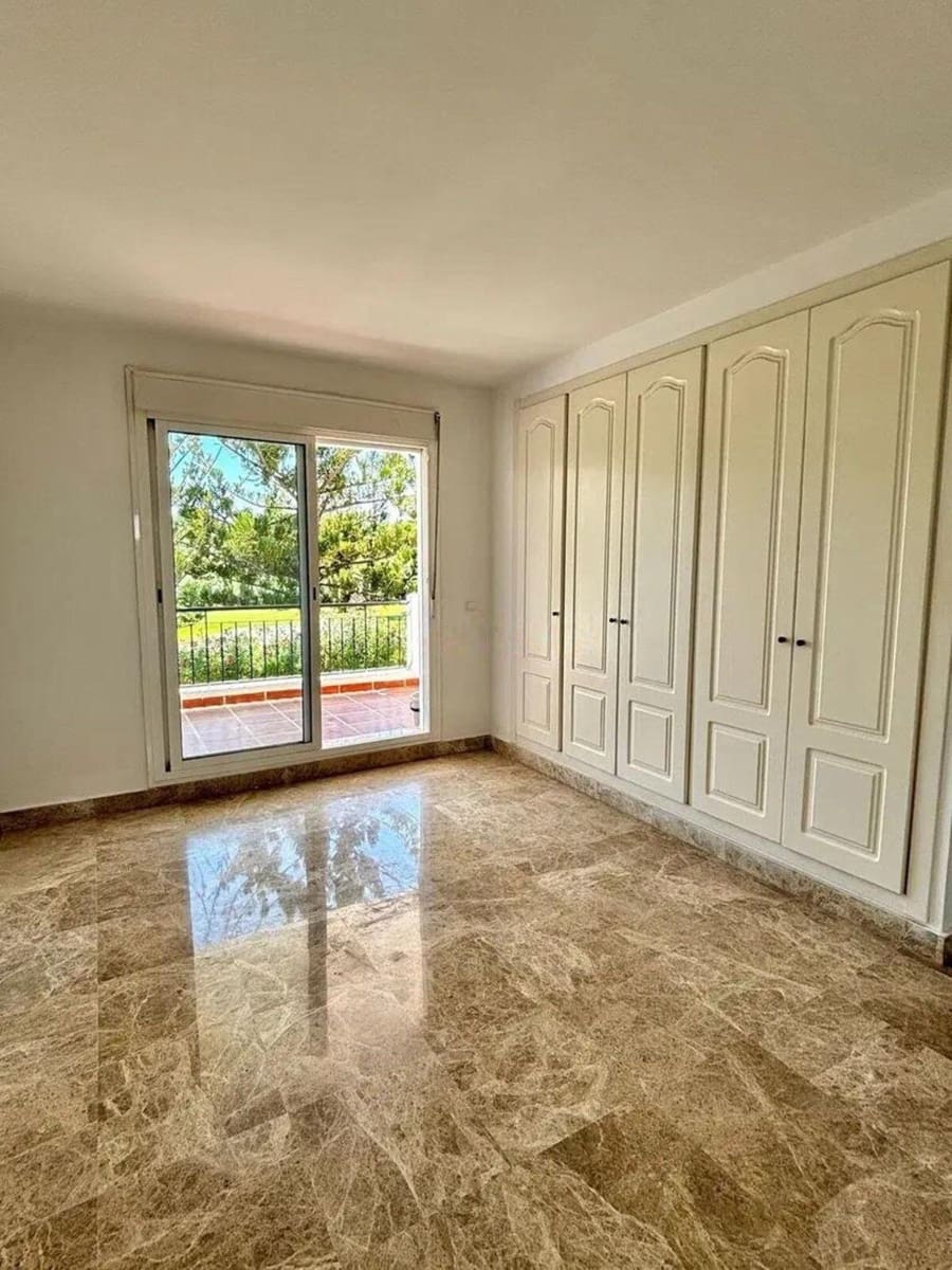3 quarto Casa em Banda para venda em Nueva Andalucia com piscina garagem - 635 000 € (Ref: 10082226)