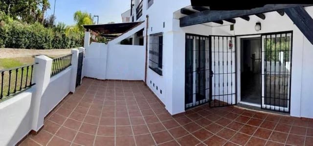 3 quarto Casa em Banda para venda em Nueva Andalucia, Marbella com piscina garagem - 635 000 € (Ref: 10082226)