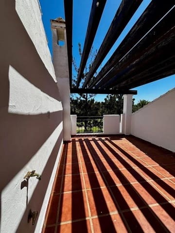 3 quarto Casa em Banda para venda em Nueva Andalucia, Marbella com piscina garagem - 635 000 € (Ref: 10082226)