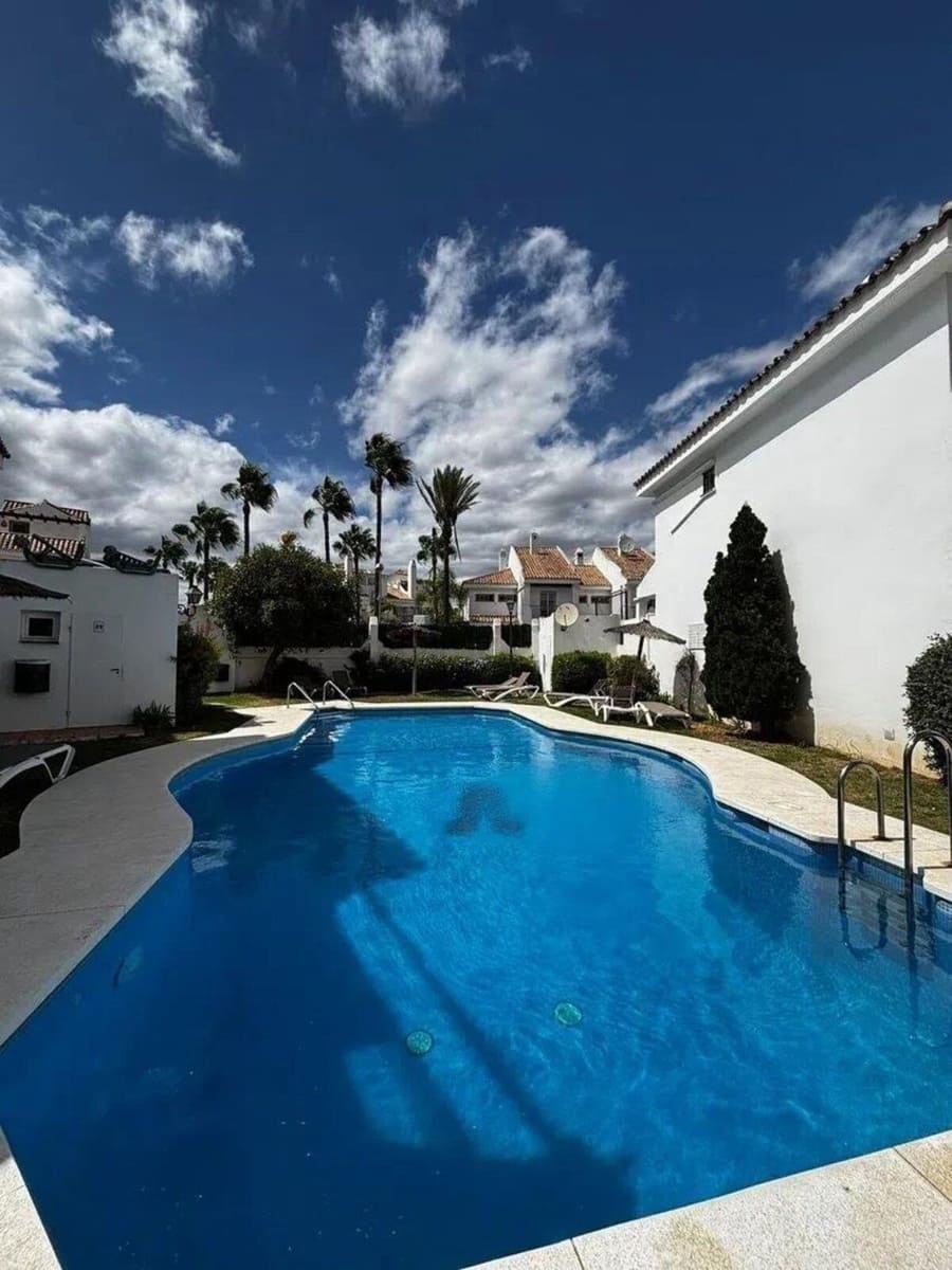 3 quarto Casa em Banda para venda em Nueva Andalucia com piscina garagem - 635 000 € (Ref: 10082226)