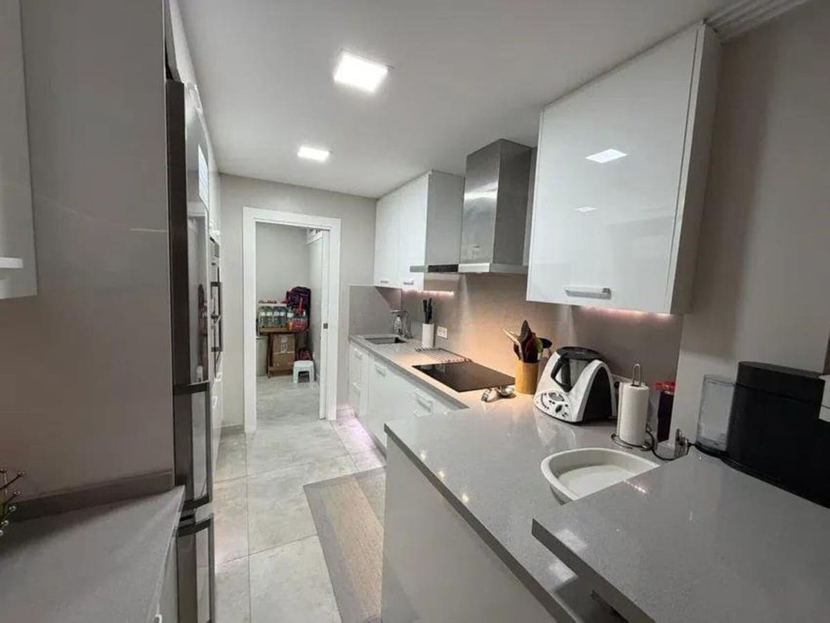 3 sovrum Lägenhet till salu i Puerto Banus med pool garage - 1 485 000 € (Ref: 10082228)